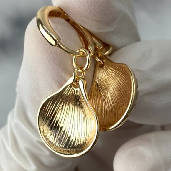 14K Gold Shell Danity Earrings - Picture 2 of 7